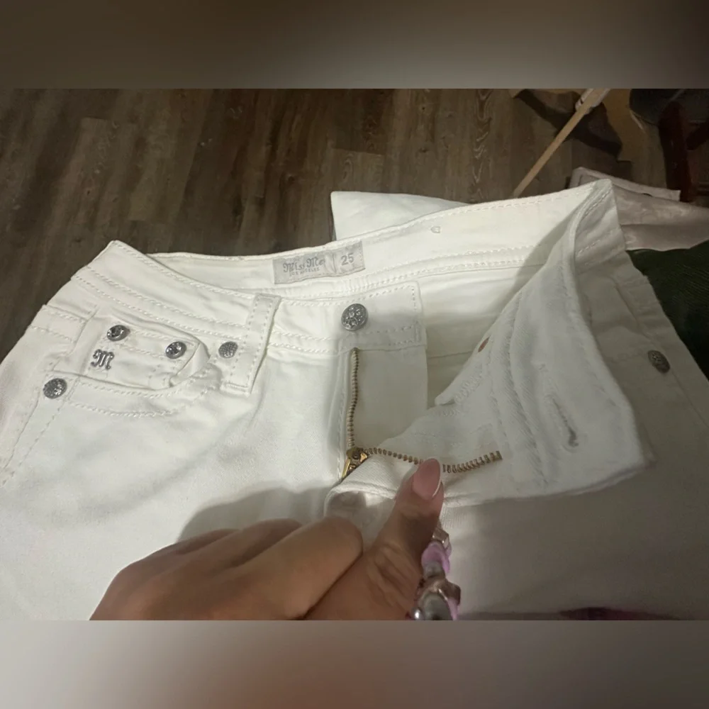 Miss Me White Straight Leg Jeans with Embellishments women size 25 - Picture 8 of 10